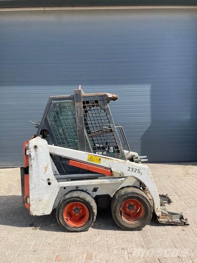 Bobcat 463 لوادر انزلاقية التوجيه