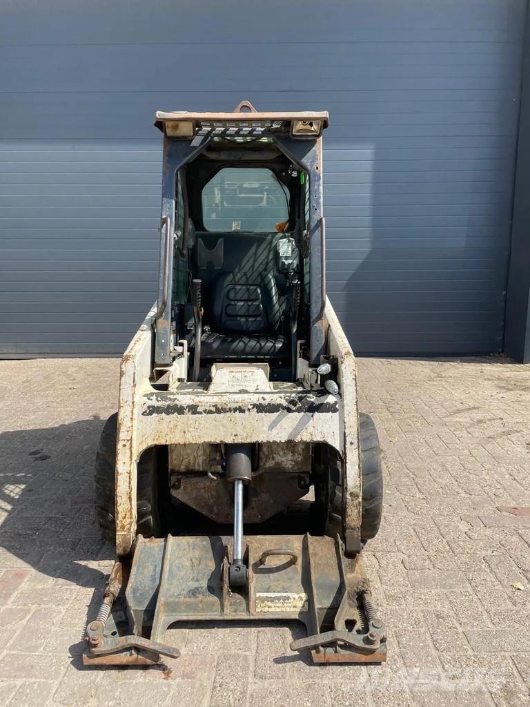 Bobcat 463 لوادر انزلاقية التوجيه