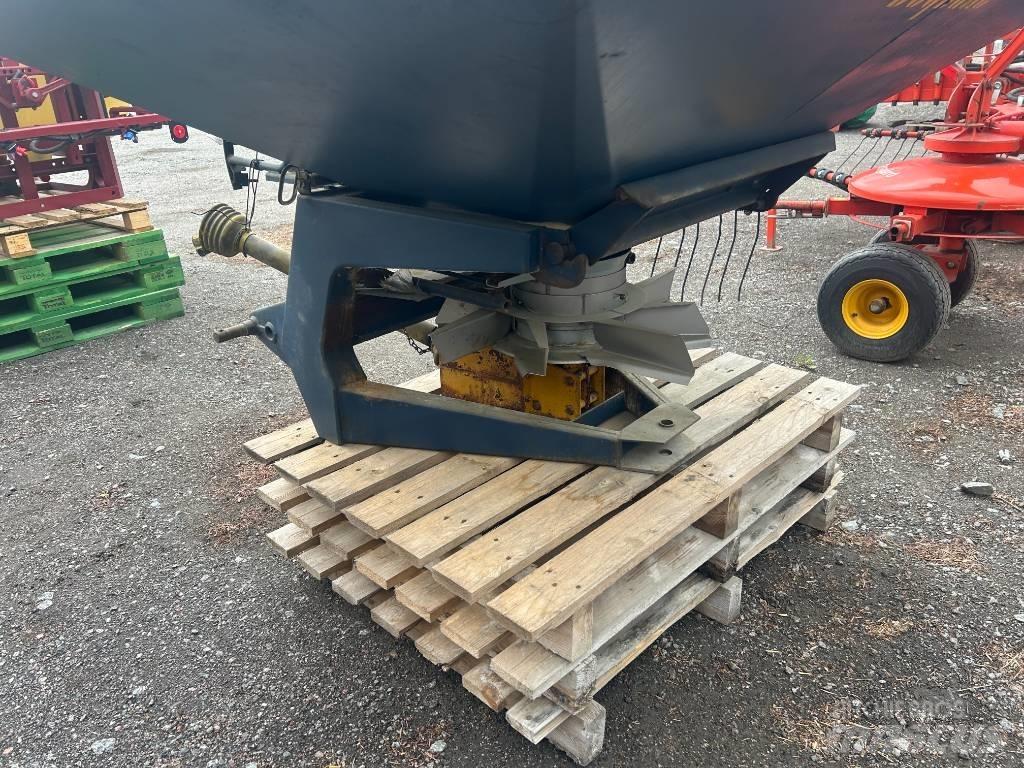 Bogballe BL600 معدات فرد المواد المعدنية