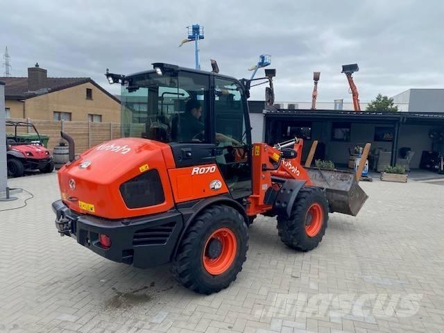 Kubota R 070 لوادر بعجل