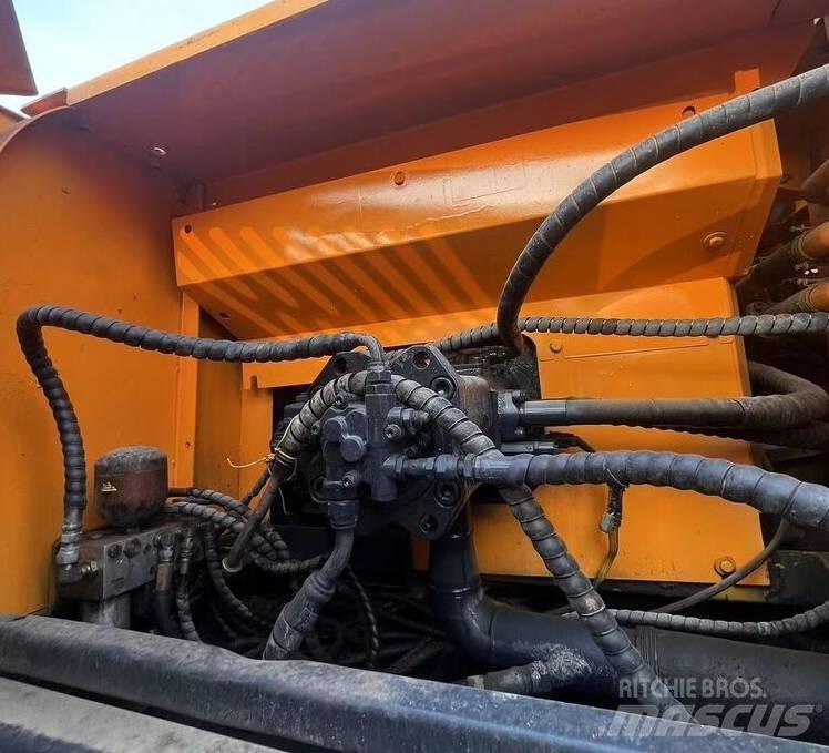 Hyundai R330LC-9T حفارات زحافة