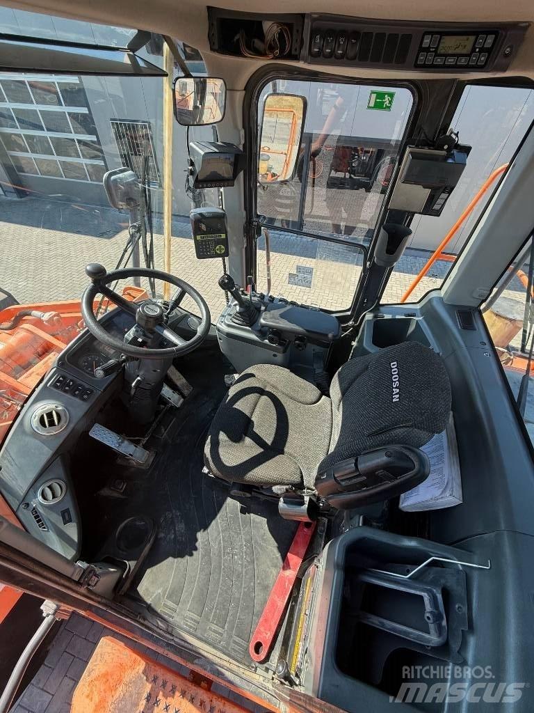Doosan DL 300-3 لوادر بعجل