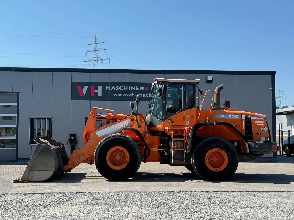 Doosan DL 300-3 لوادر بعجل