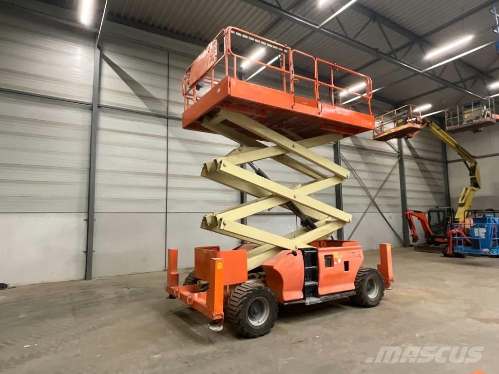 JLG 3394 RT رافعات مقصية الشكل