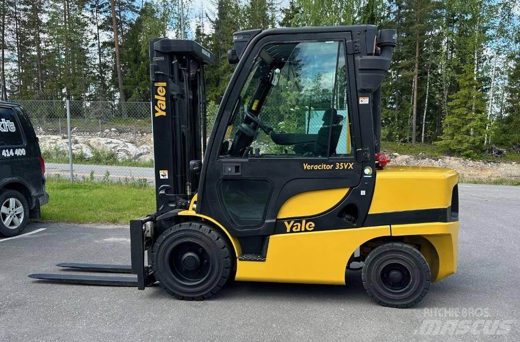 Yale GDP 35 VX شاحنات الديزل