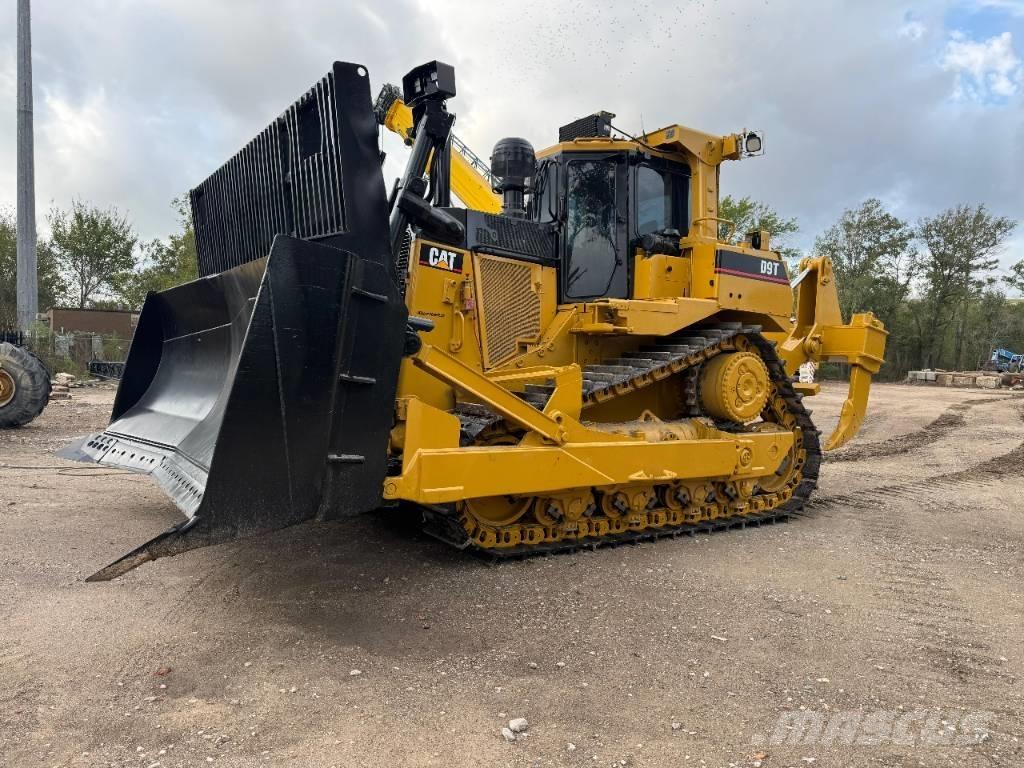 CAT D 9 T بلدوزرات مجنزرة
