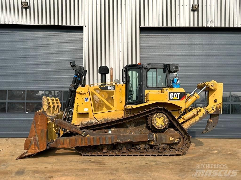 CAT D8R بلدوزرات مجنزرة