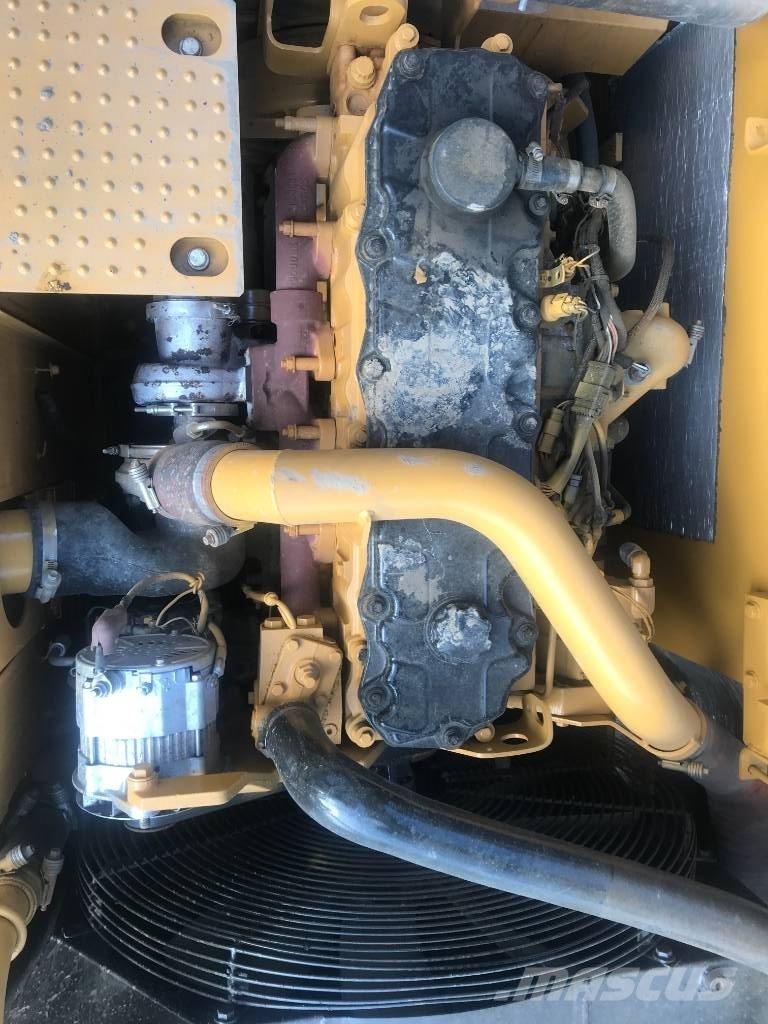 CAT 325 D L حفارات زحافة