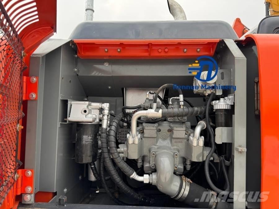 Hitachi ZX 240 حفارات زحافة