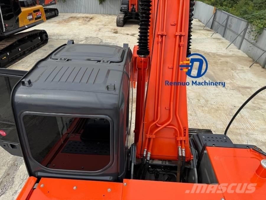 Hitachi ZX 240 حفارات زحافة