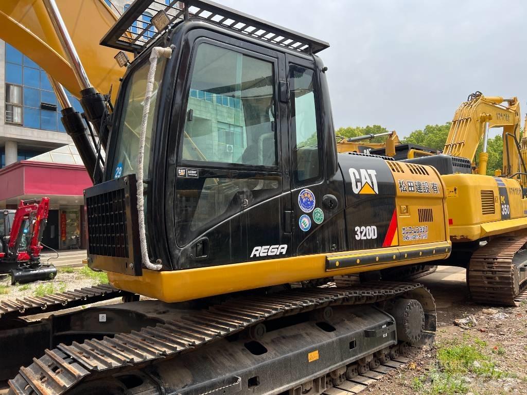 CAT 320 D حفارات زحافة