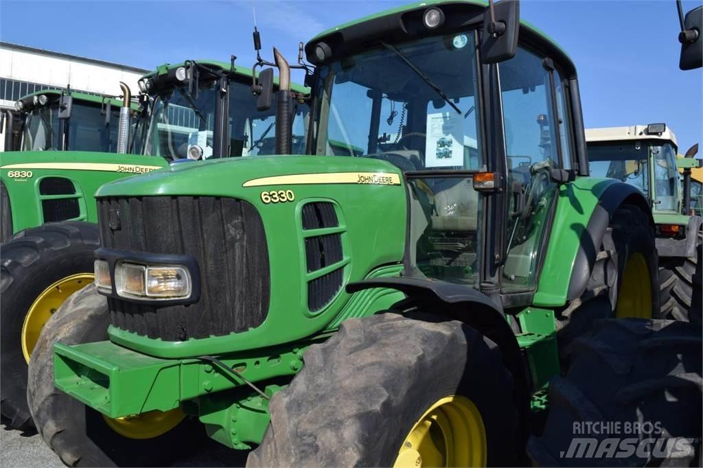 John Deere 6330 الجرارات