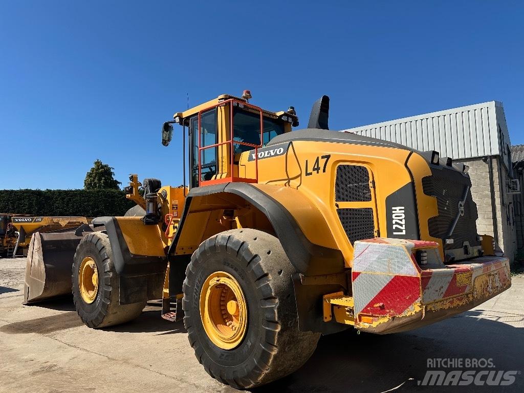Volvo L 220 H لوادر بعجل