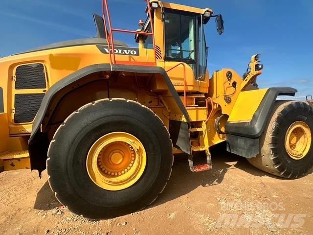 Volvo L 220 H لوادر بعجل