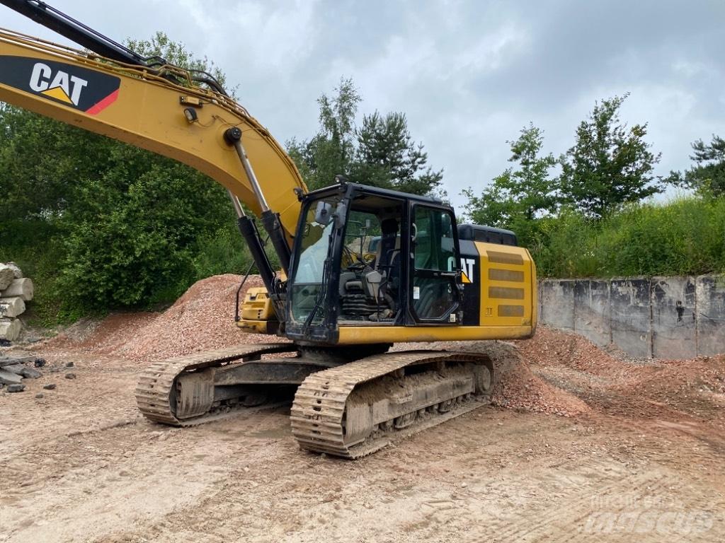 CAT 326 F L حفارات زحافة