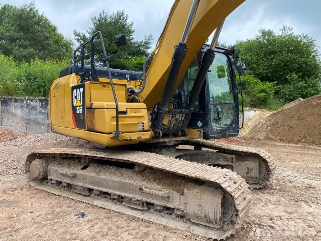 CAT 326 F L حفارات زحافة