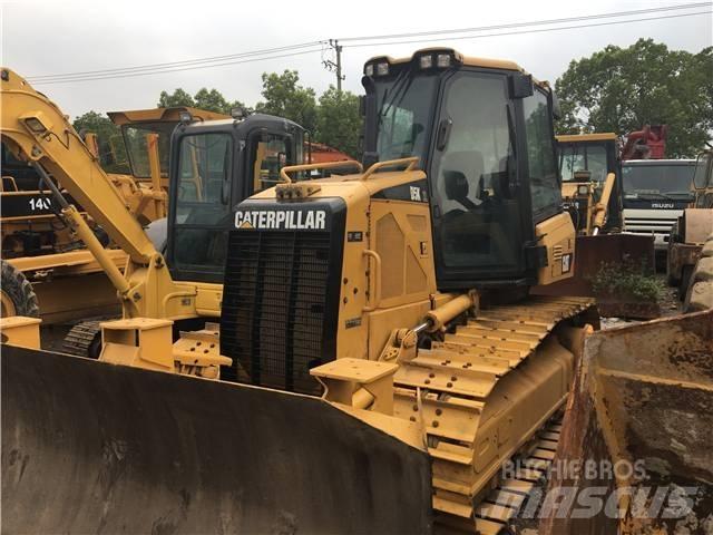 CAT D 5 K بلدوزرات مجنزرة
