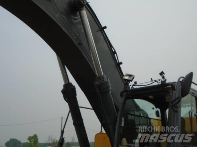 John Deere 450 DLC حفارات زحافة