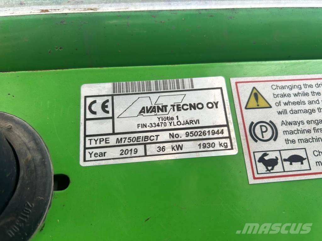 Avant 750 لوادر متعددة الأغراض