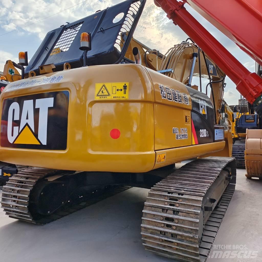 CAT 320 D حفارات زحافة
