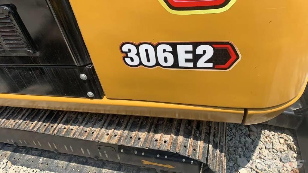 CAT 306 حفارات زحافة