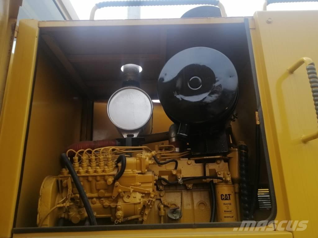 CAT 140 K معدات تمهيد الطرق