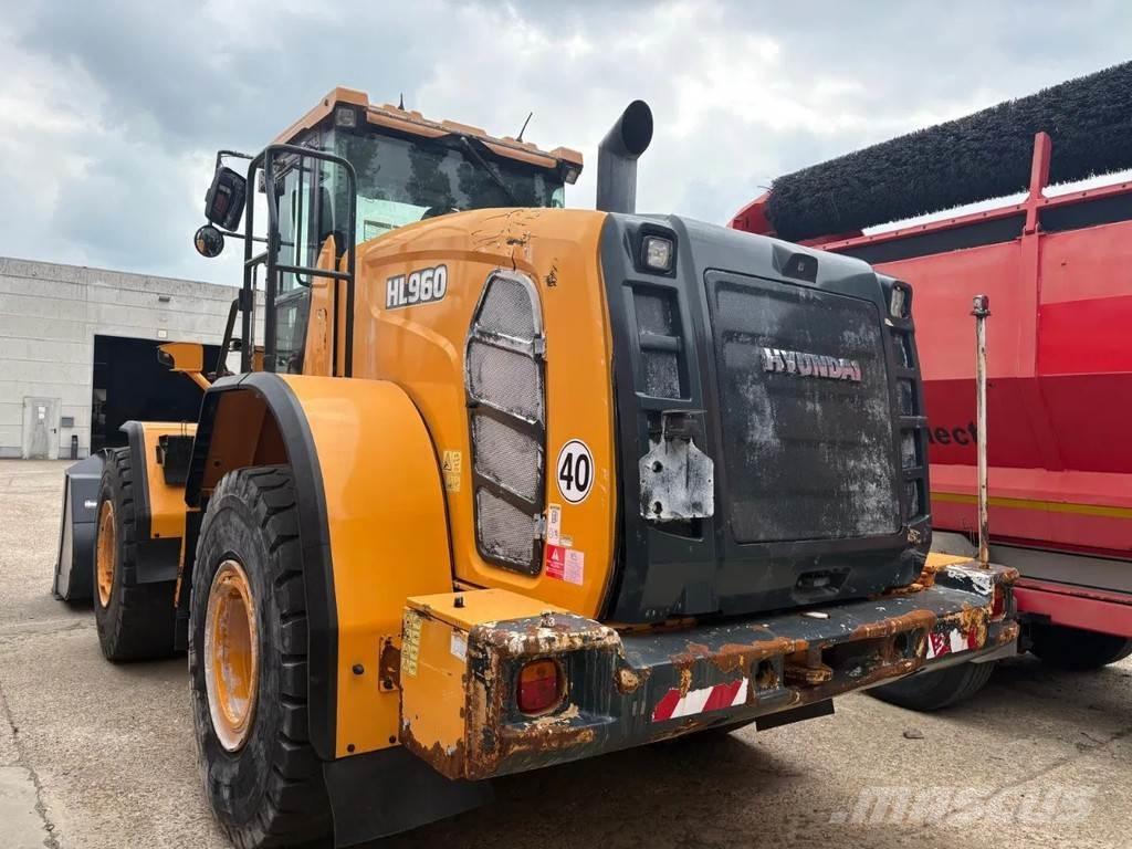 Hyundai HL960 لوادر بعجل