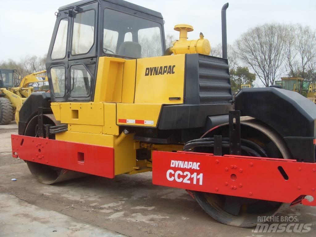 Dynapac CC 211 مداحل ثنائية الاسطوانة