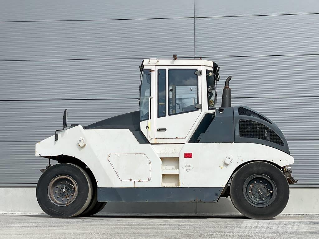 Bomag BW 24 RH مداحل ذات إطارات هوائية