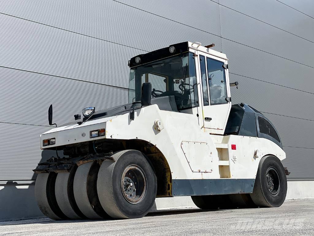 Bomag BW 24 RH مداحل ذات إطارات هوائية