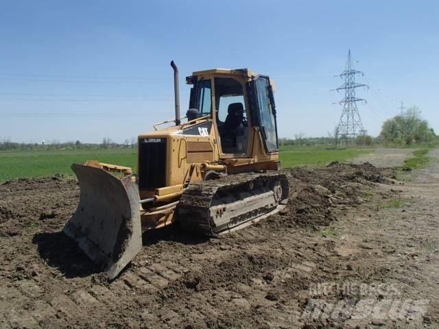 CAT D 5 G XL بلدوزرات مجنزرة