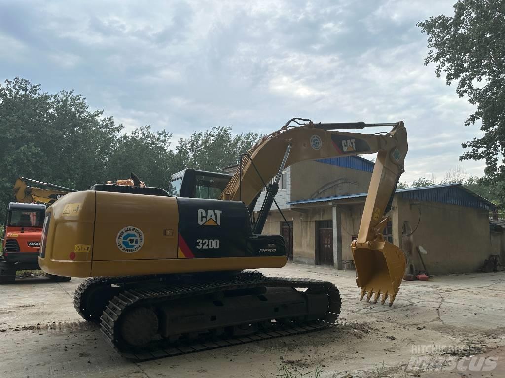 CAT 320D حفارات زحافة
