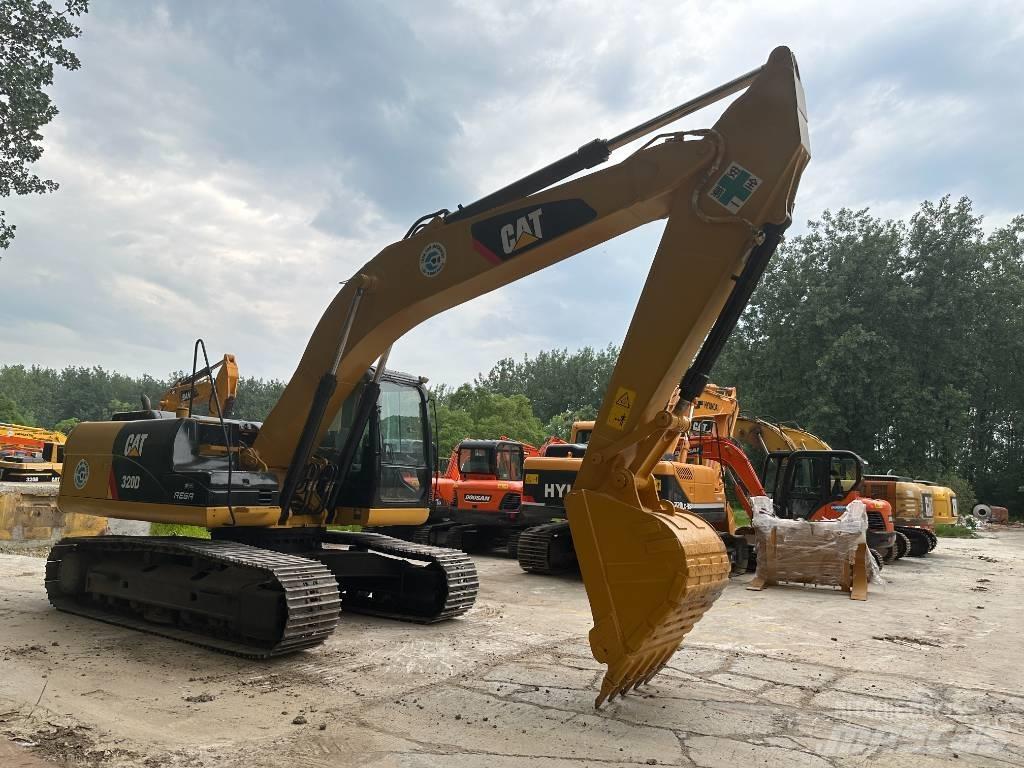 CAT 320D حفارات زحافة