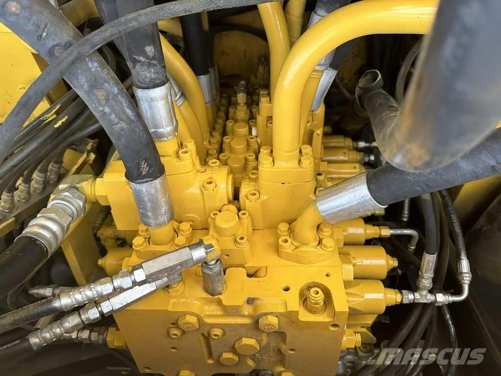 Komatsu PC400-7 حفارات زحافة