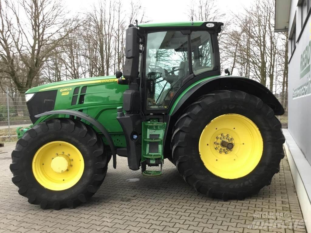 John Deere 6250R الجرارات