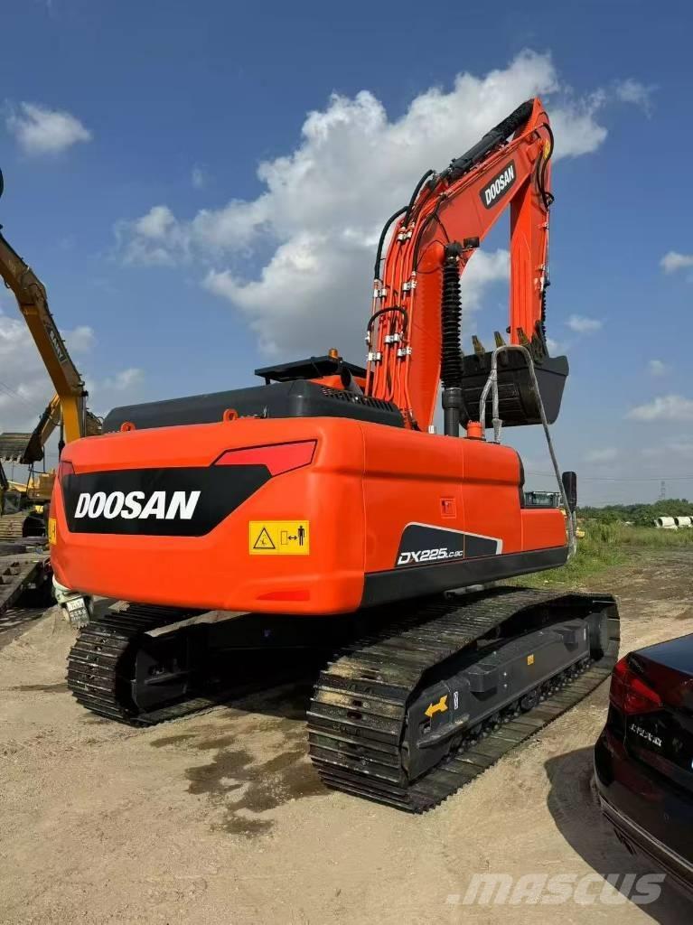 Doosan 225 LC-9C حفارات زحافة