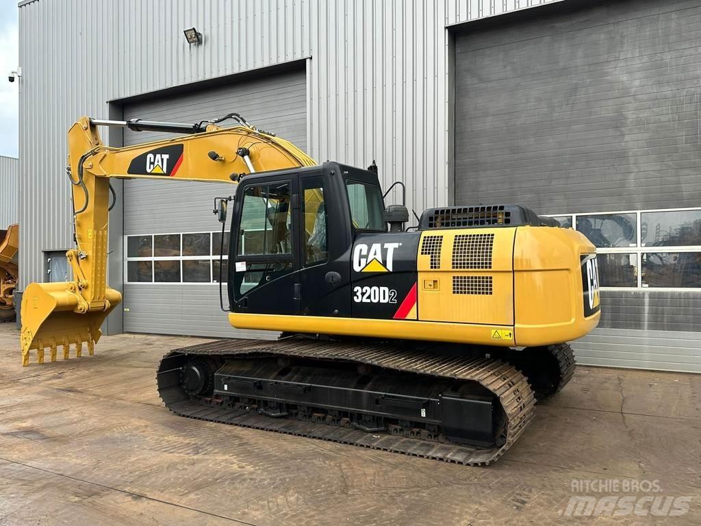 CAT 320D2 حفارات زحافة