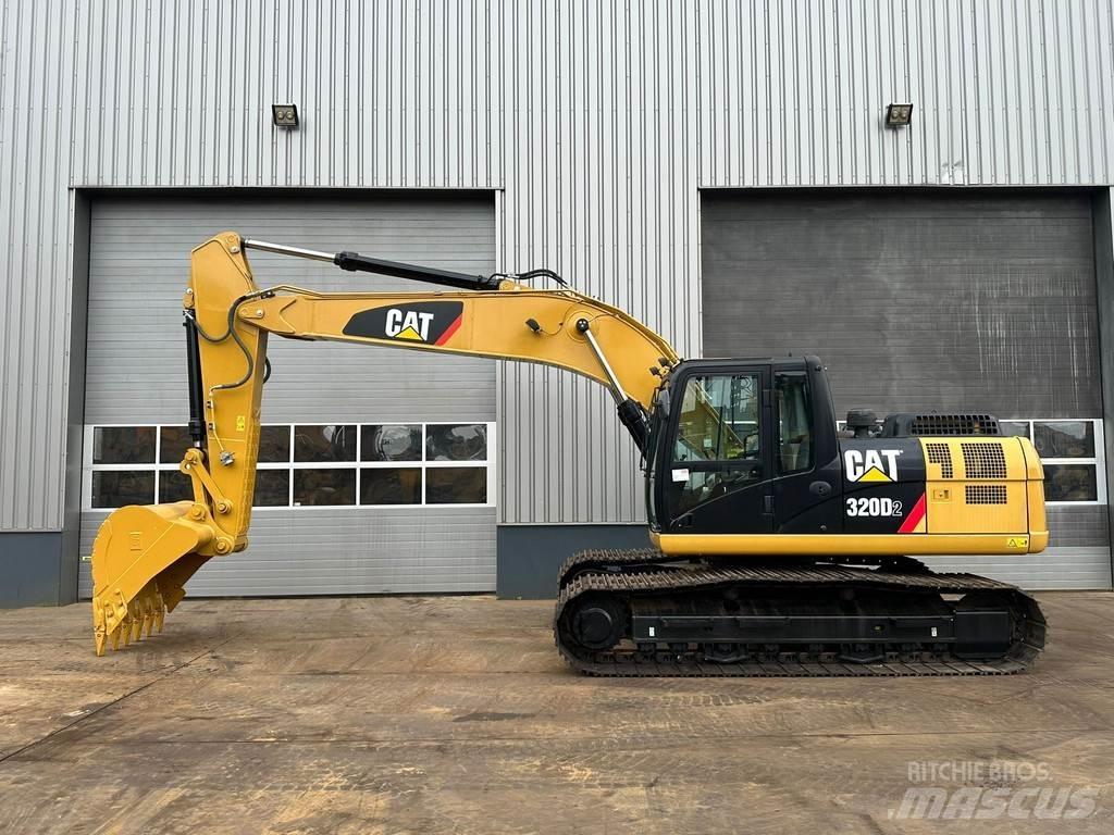CAT 320D2 حفارات زحافة