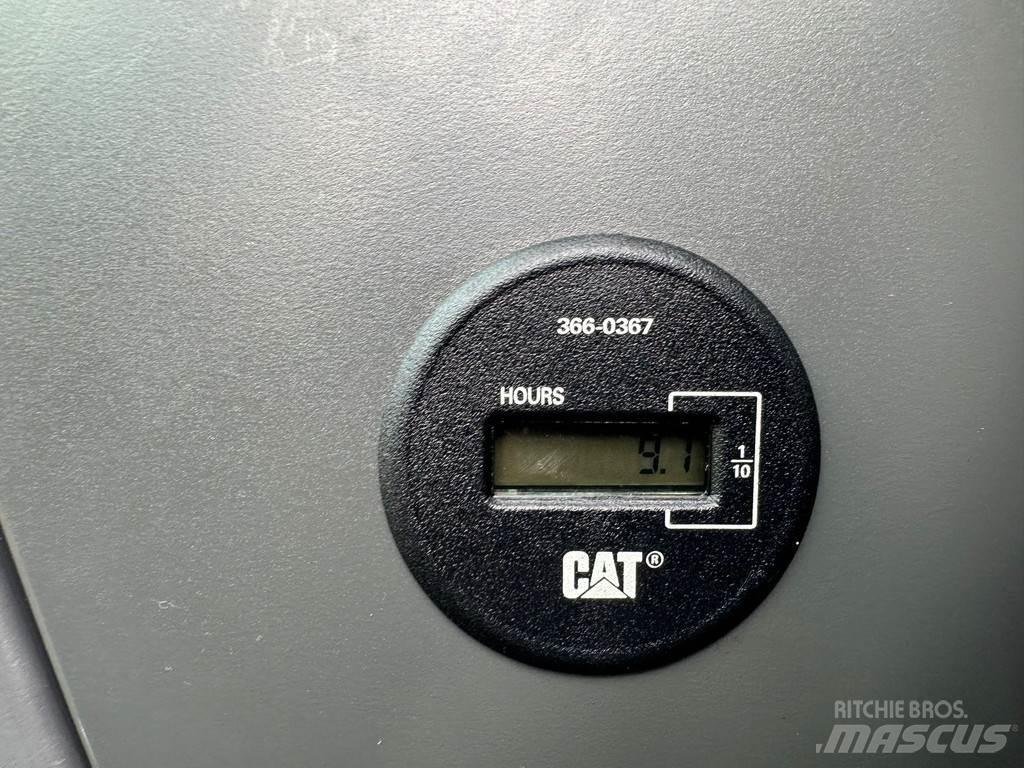 CAT 320D2 حفارات زحافة