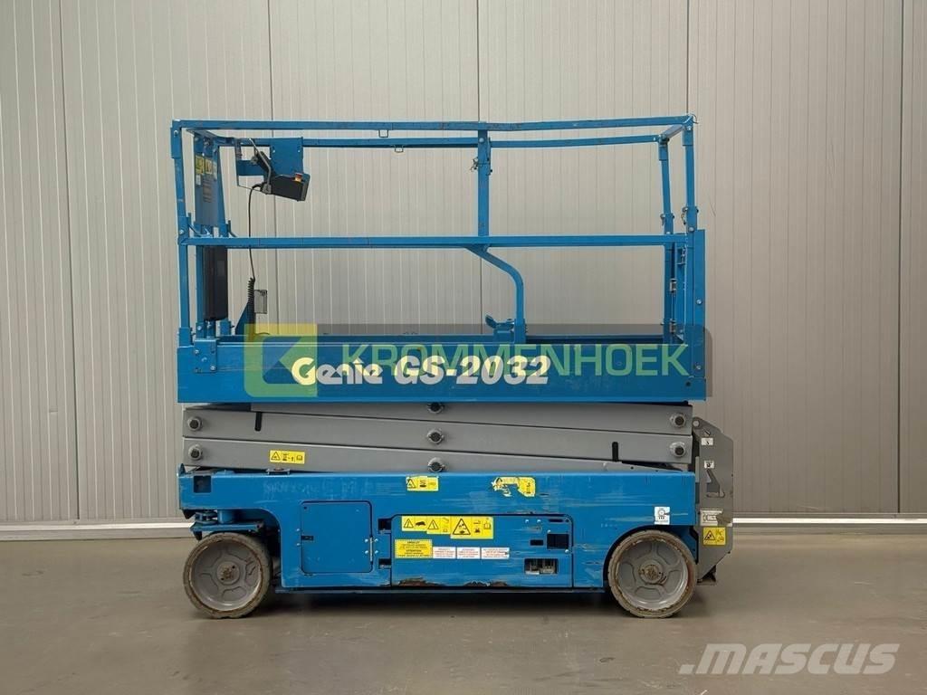 Genie GS 2032 رافعات مقصية الشكل