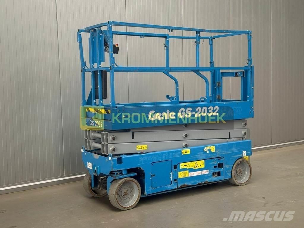 Genie GS 2032 رافعات مقصية الشكل