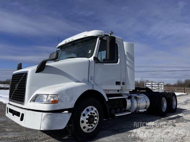 Volvo VNM شاحنات بمقصورة وهيكل