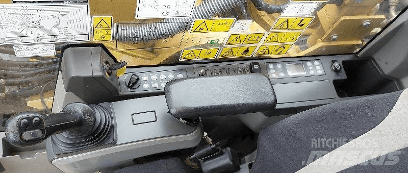 CAT 326F حفارات زحافة