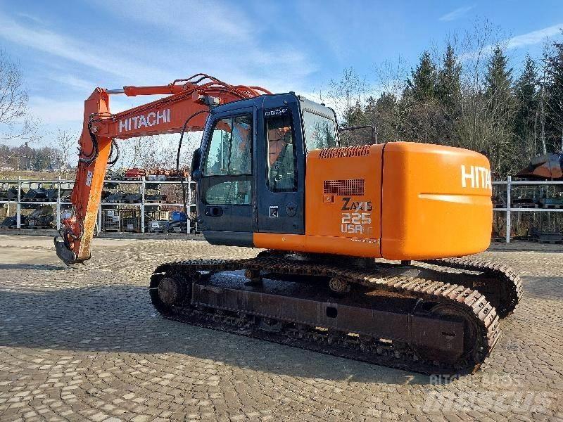 Hitachi ZX225USRLC حفارات زحافة