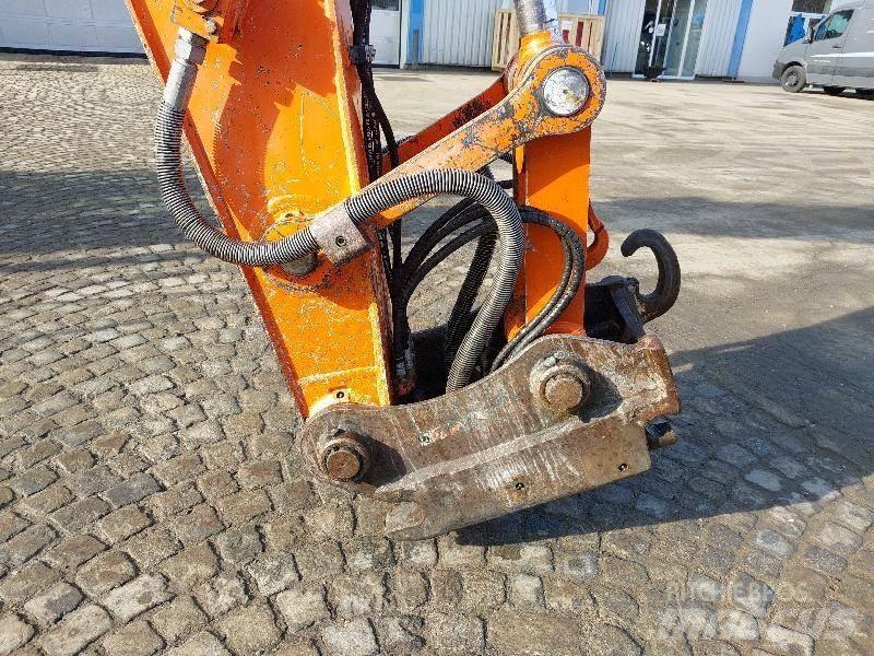 Hitachi ZX225USRLC حفارات زحافة