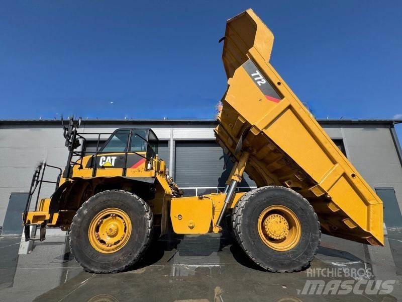 CAT 772 شاحنات المخلفات الصلبة