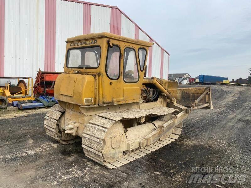 CAT D4D بلدوزرات مجنزرة
