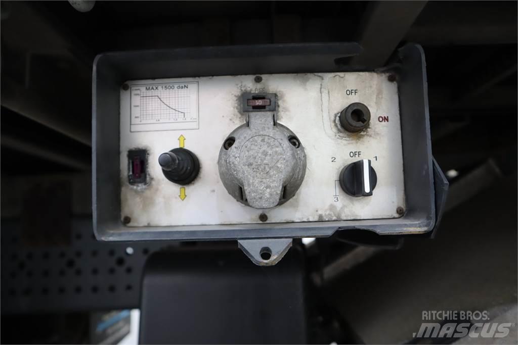 Mercedes-Benz ACTROS 1824 شاحنات بغطاء جانبي
