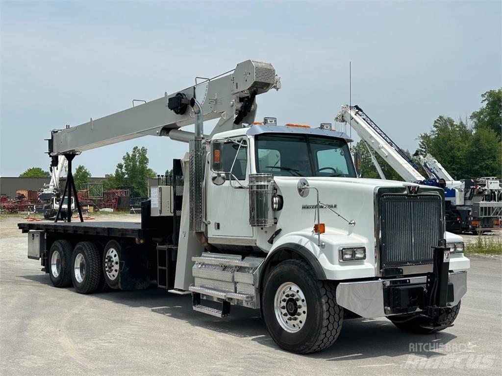 National 8100D شاحنات الرافعات