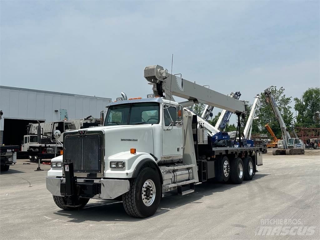 National 8100D شاحنات الرافعات